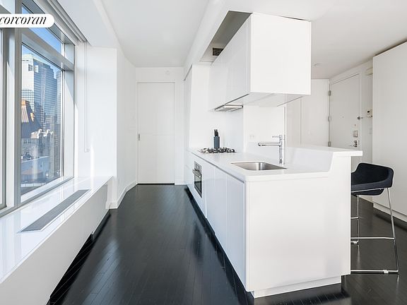 4th image of 123 Washington St APT 24A