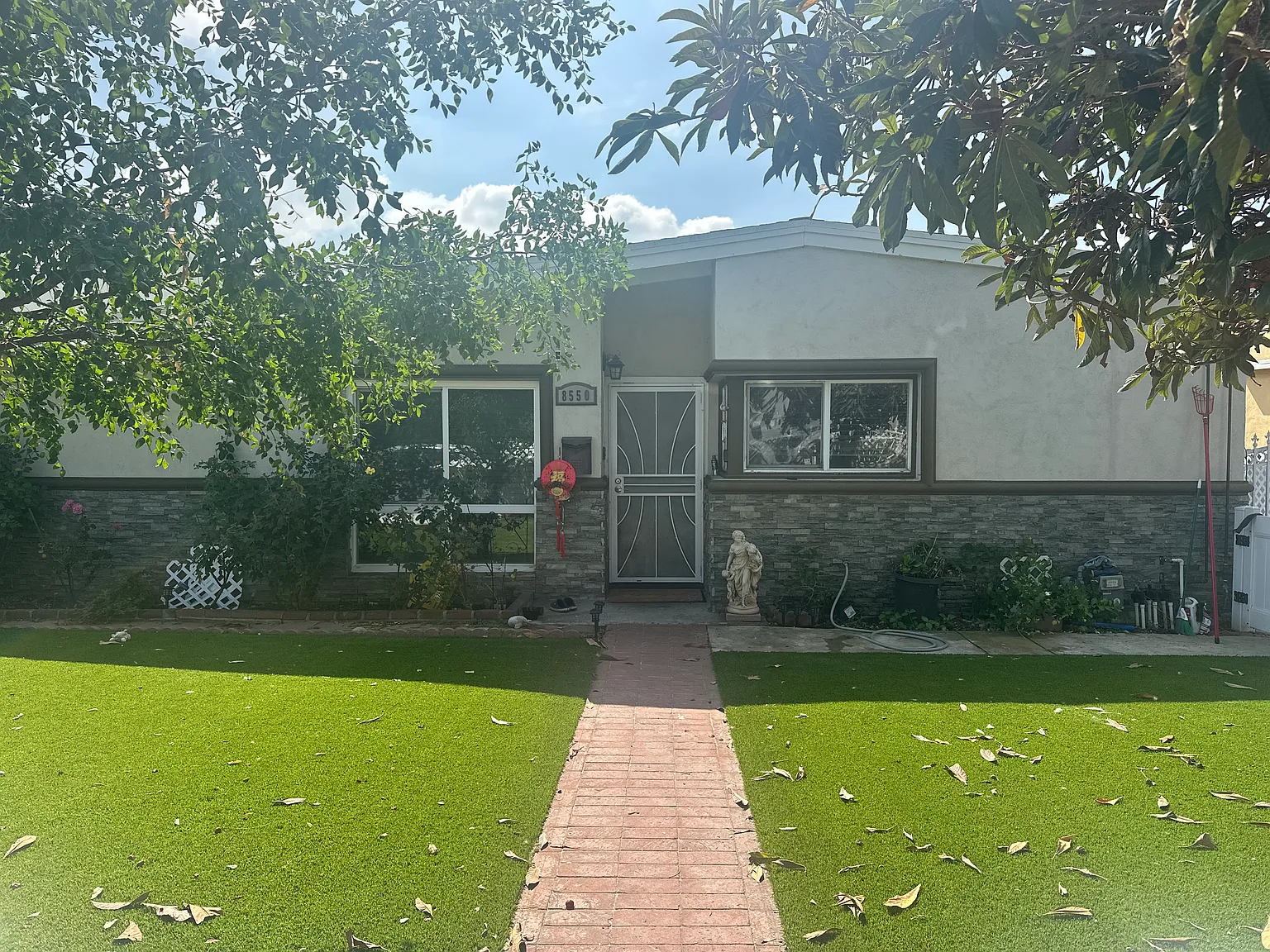 3 bed, 2986 sqft, $1,550 — Photo 2