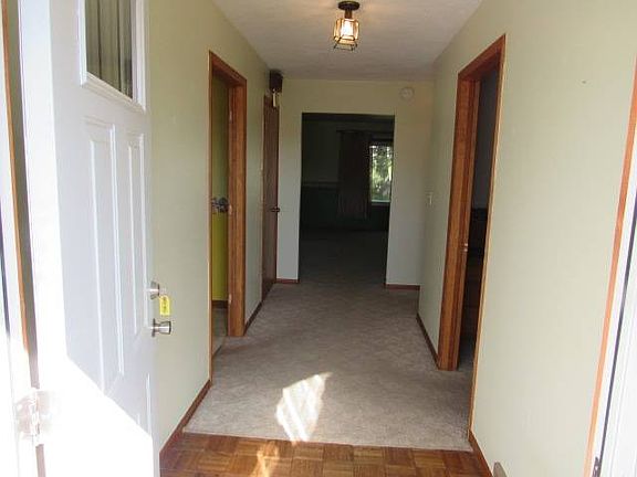 4th image of 530 8th Ave W