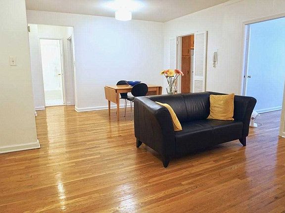 3rd image of 14430 Sanford Ave APT 2U