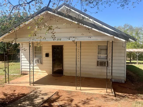 713 N 7th St, Sayre, OK 73662