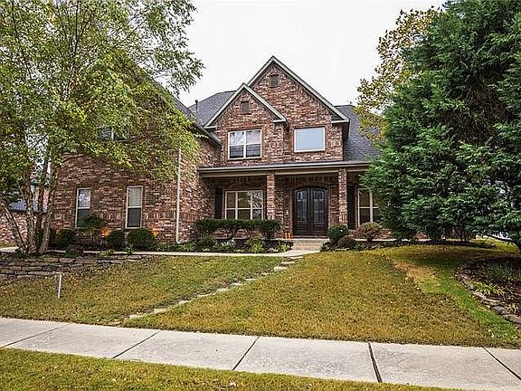 2nd image of 807 SW Glen Arbor Ave