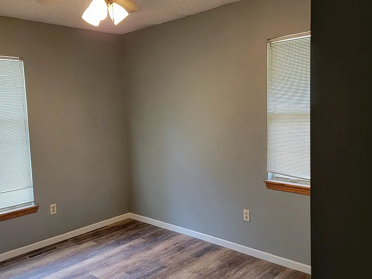 307 SE Greystone Dr — Photo 17