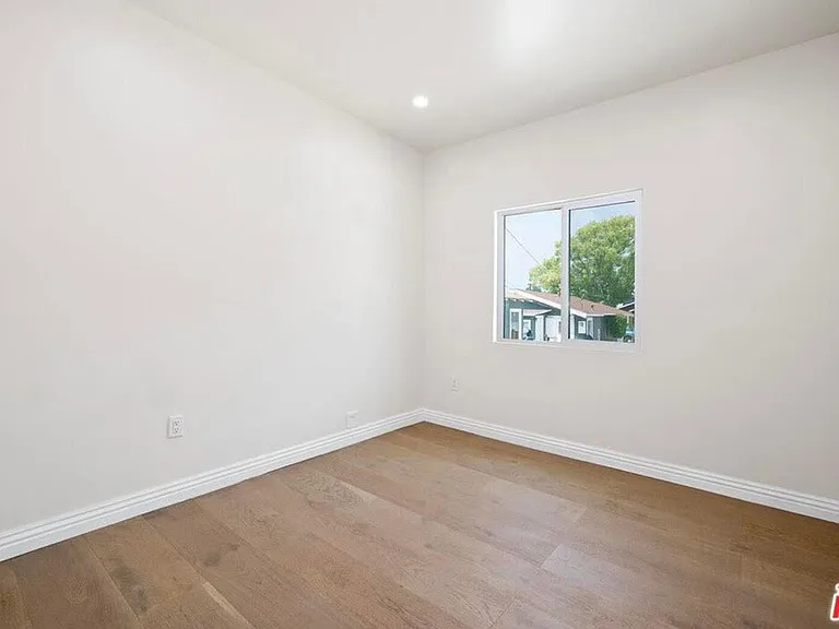 3122 Chaucer St — Photo 9