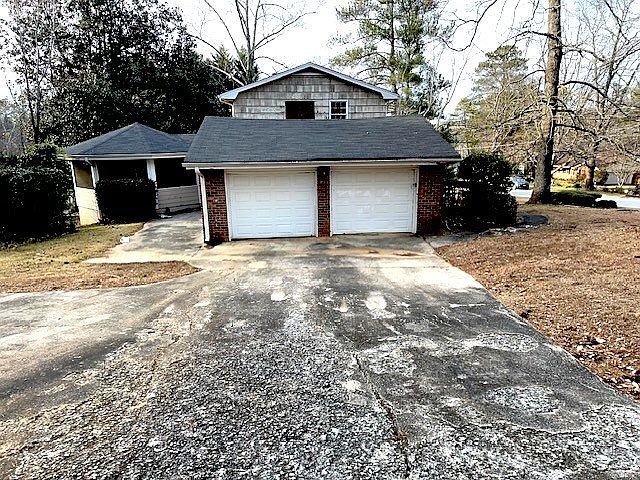 2nd image of 2067 Tanglewood Dr
