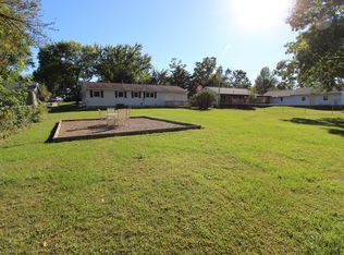 680 Freeseway Dr, Robins, IA 52328