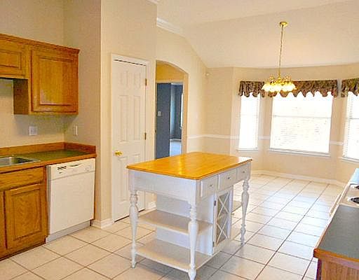 5th image of 15364 Lakeview Ct