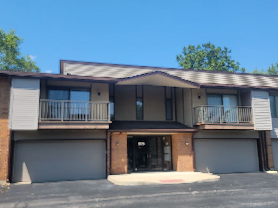 1st image of 805 Oakton St