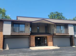805 Oakton St UNIT 205, Elk Grove Village, IL 60007