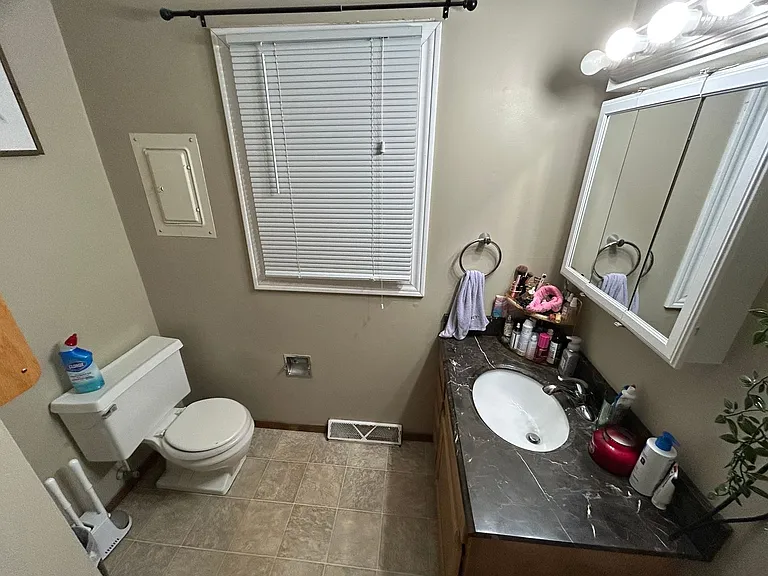 800 E Overton St — Photo 9