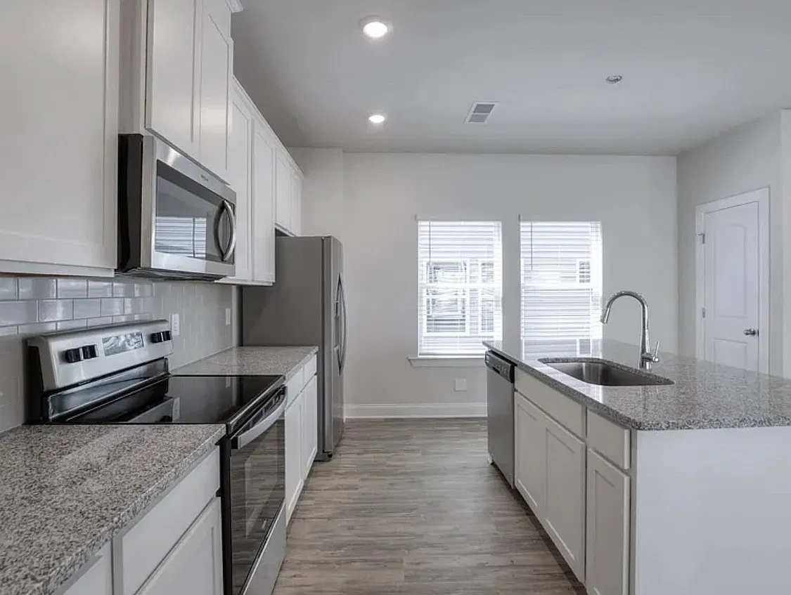3 bed, 2.5 bath, 2064 sqft, $1,950 — Photo 4