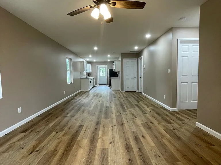 2200 Ash St — Photo 4