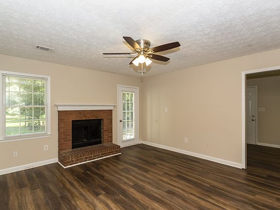 4th image of 627 Windsor Dr SE