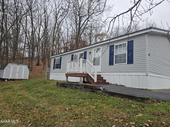 553 Castle Dr, Duncansville, PA 16635