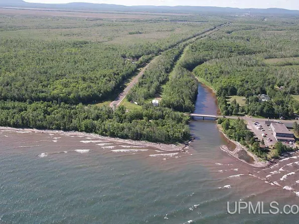 213 Beaser St, Ontonagon, MI 49953