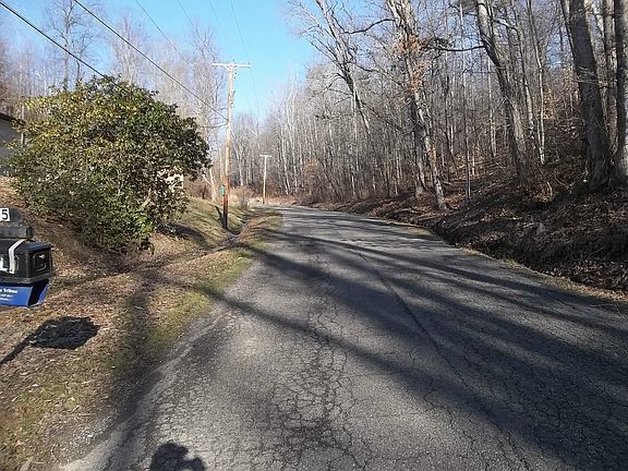 4th image of 1045 Disterdick Ln