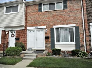 8257 Dartmouth Dr, Warren, MI 48093