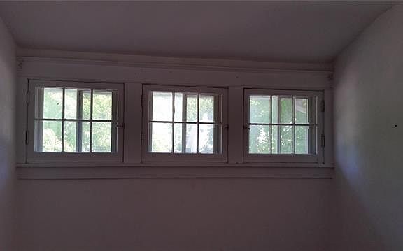 4th image of 8242 Buchanan Ave