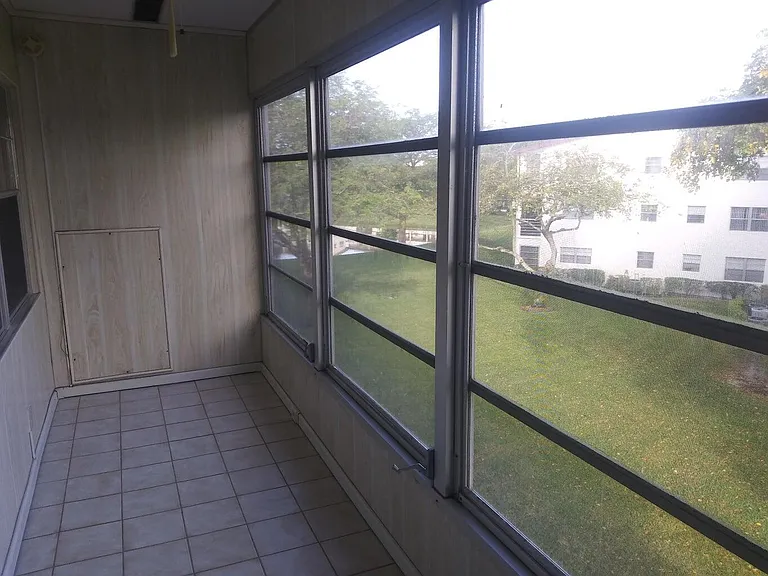 251 Fanshaw Dr #F — Photo 10