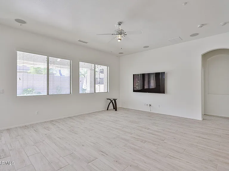30870 N 125th Dr — Photo 7