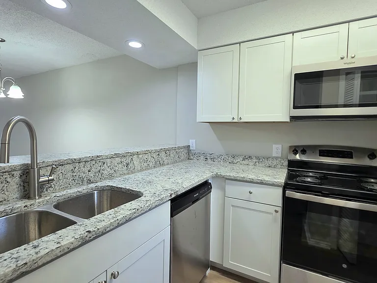 409 Garden Dr #110A — Photo 10