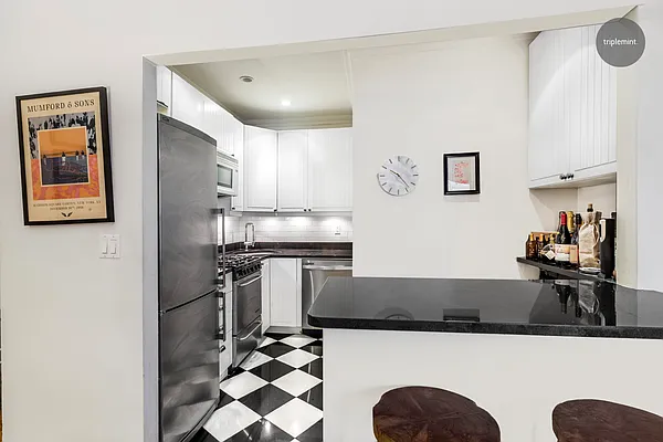 Sold by Triplemint | media 4