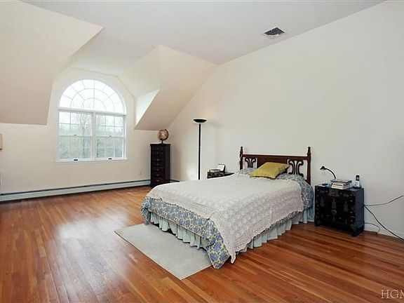 2nd image of 6 Tall Trees Ct