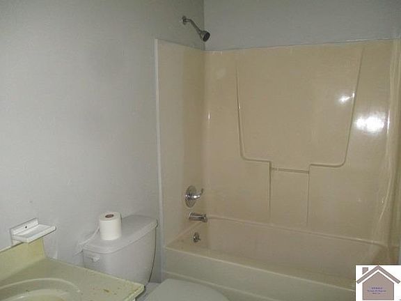 5th image of 89 Cunningham Ave