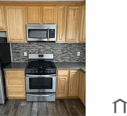 3 bed, 750 sqft, $2,500 — Photo 2