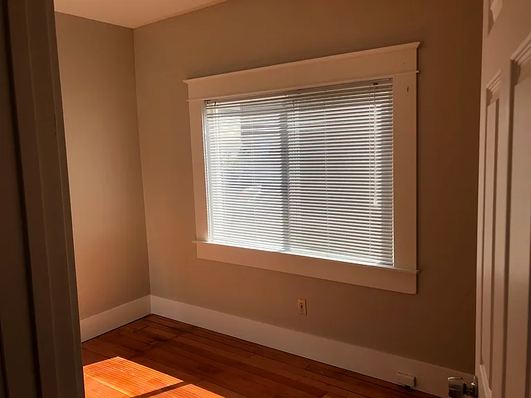 820 SW C Ave — Photo 1