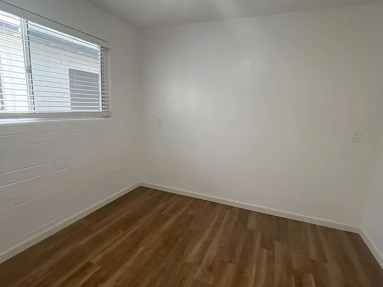 1433 S Kenneth Pl — Photo 18