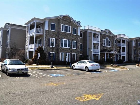 2nd image of 5 Tenakill Park Dr #323-3W