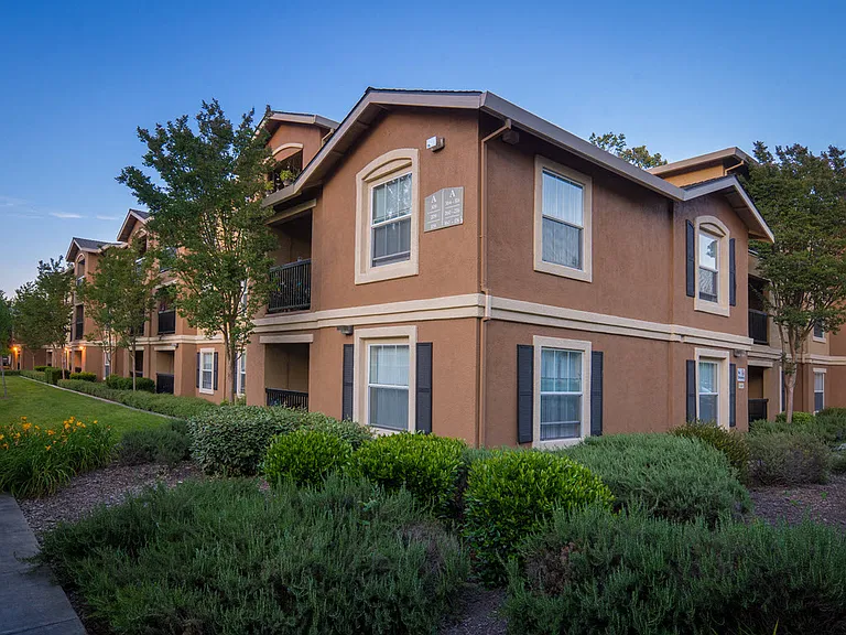 Vintage Chateau | Affordable 55+ Senior Apartments — Photo 10