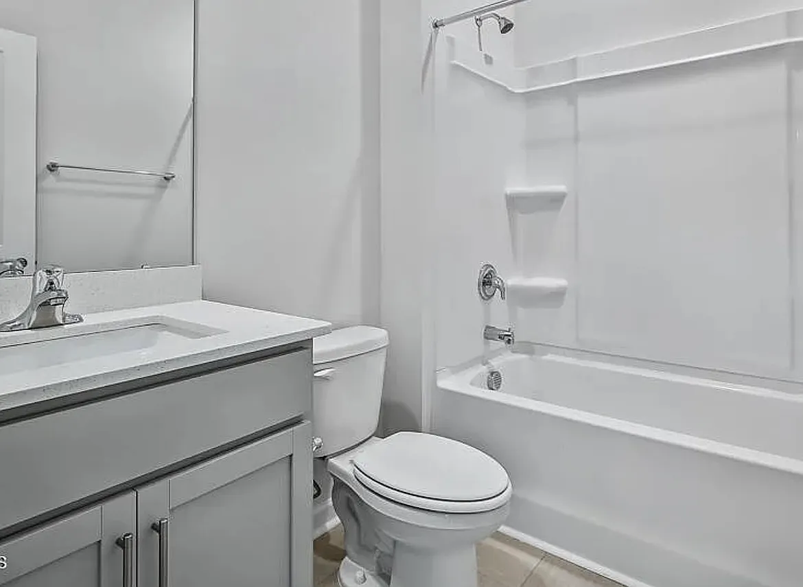 5 bed, 2511 sqft, $950 — Photo 2