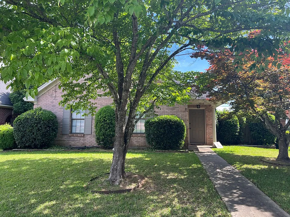 3808 Oak Ave