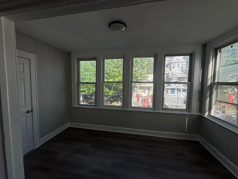 75 Chelsea Ave — Photo 10