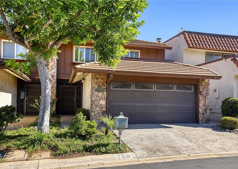 1st image of 750 Galaxy Heights Dr