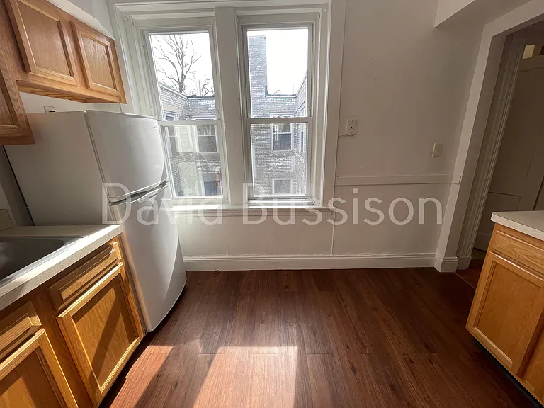 127 Sutherland Rd #E — Photo 8