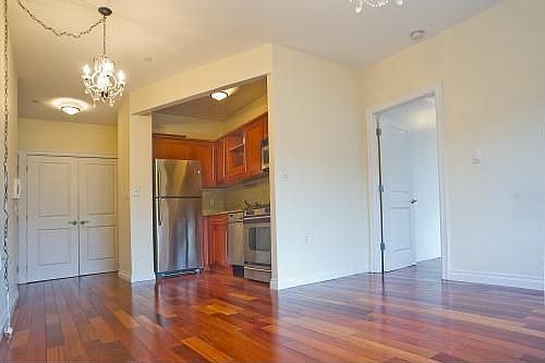 3rd image of 30-85 Vernon Blvd #2K