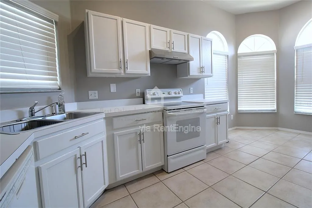 4 bed, 2.0 bath, 1356 sqft, $2,450 — Photo 3