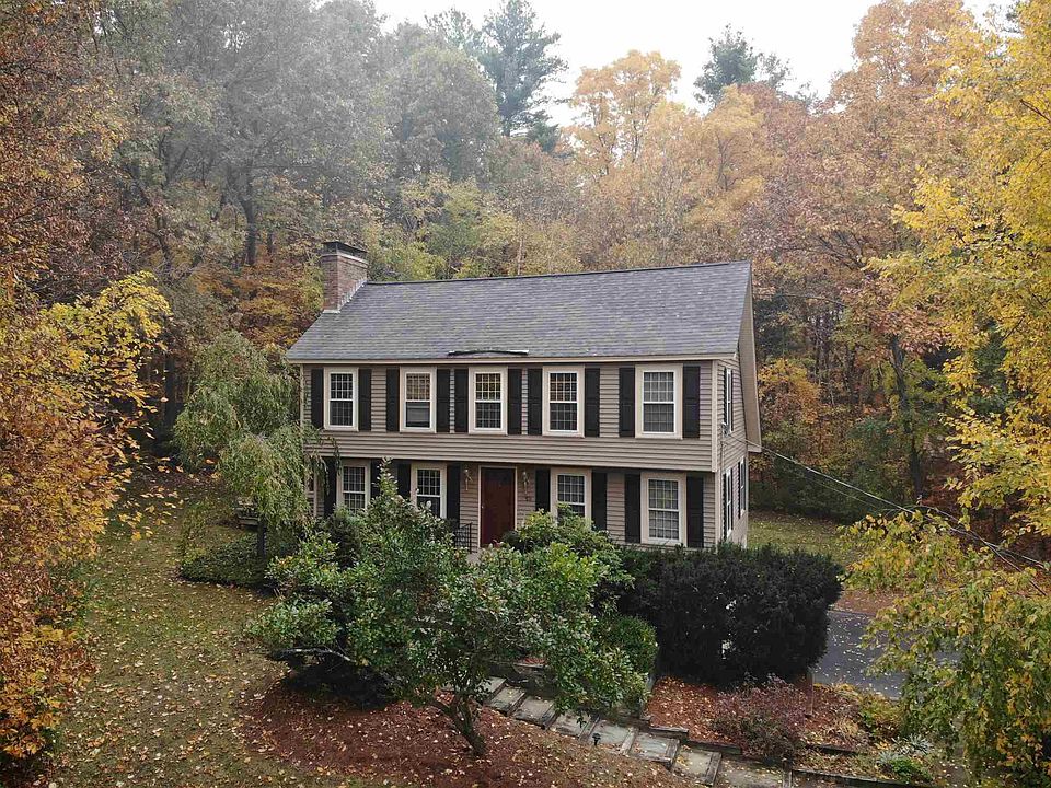 1st image of 13 Hampshire Dr