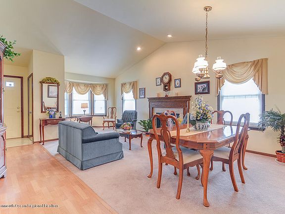 2nd image of 2337 Mount Hood Ln