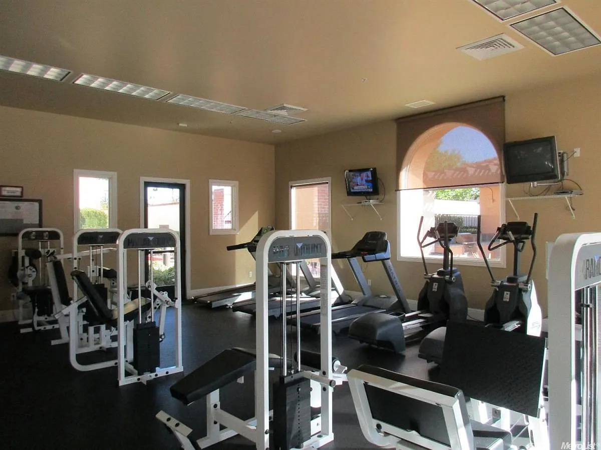 1 bed, 846 sqft, $1,975 — Photo 3