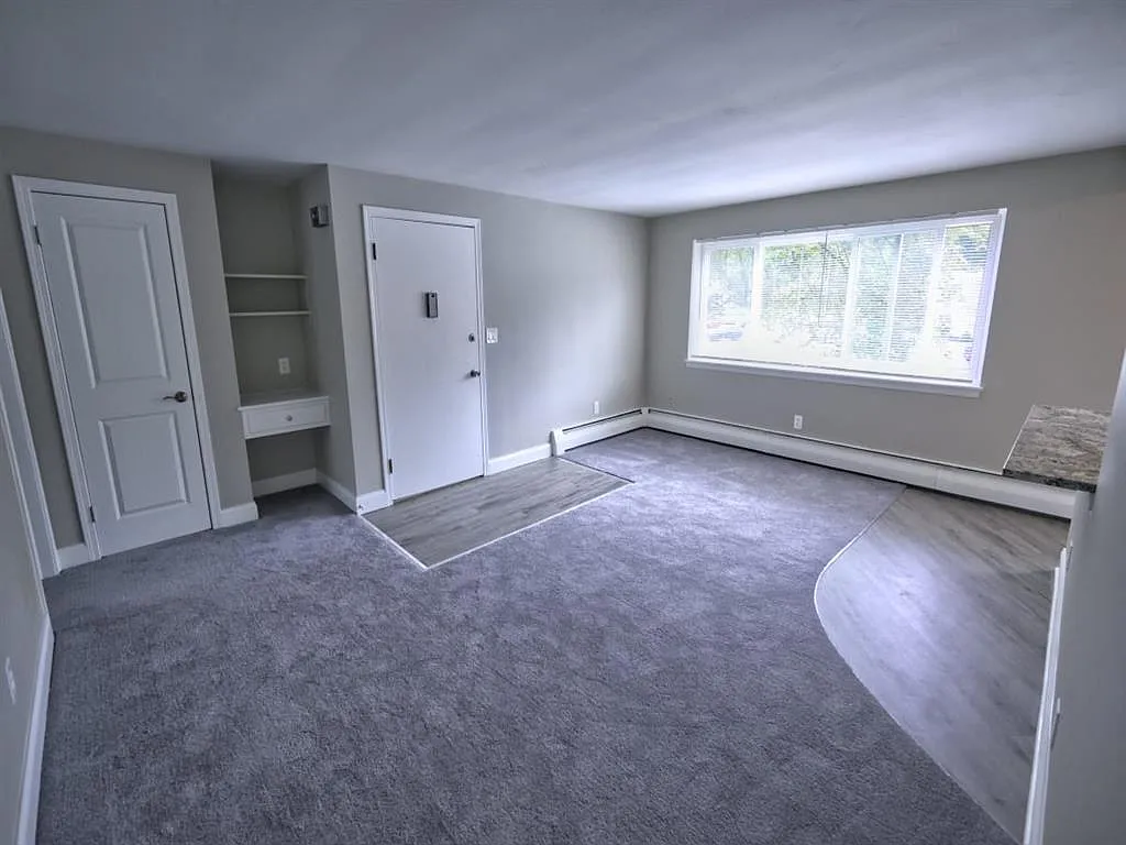 Village Green Court Apartments — Photo 2