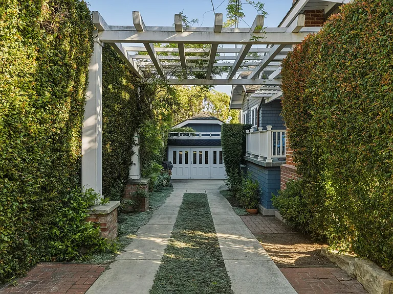 336 E Padre St — Photo 43