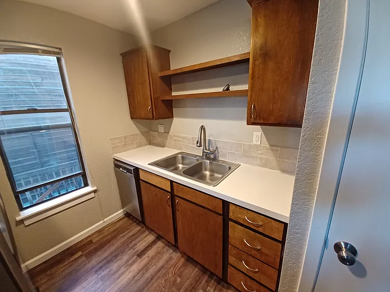 Parklane Apartments — Photo 21