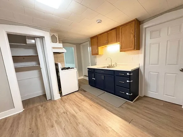 72 Wales St Floor 3, Taunton, MA 02780