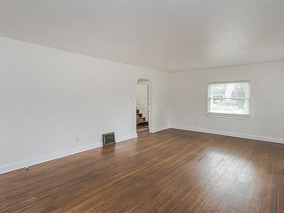 4th image of 1858 Wellesley Dr