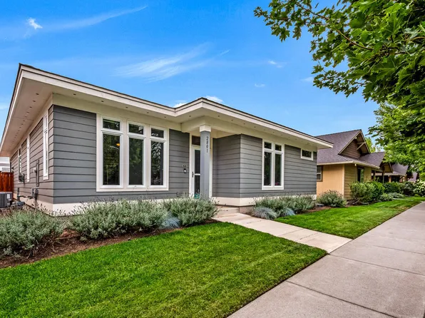 2801 NE Great Horned Pl