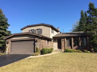 811 Kings Point Dr E, Addison, IL 60101